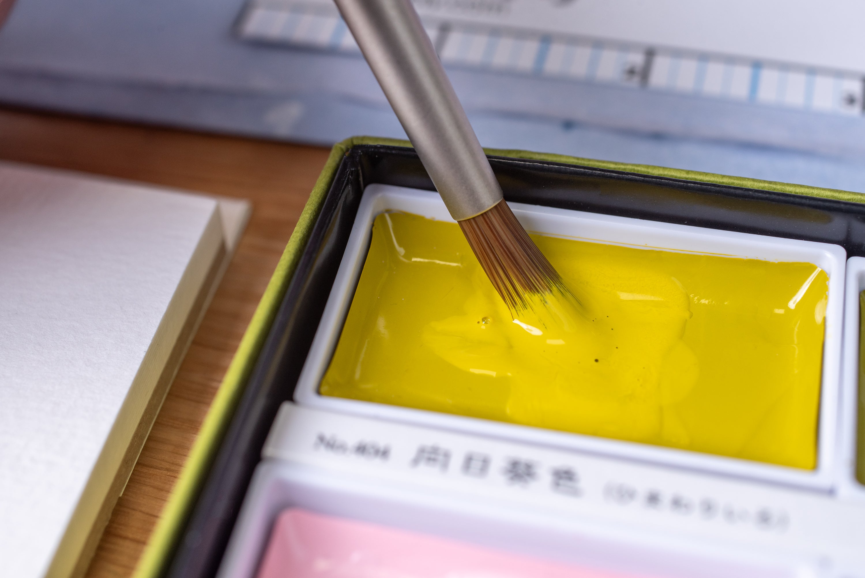 Gansai Tambi Watercolors, #240 Graphite Yellow