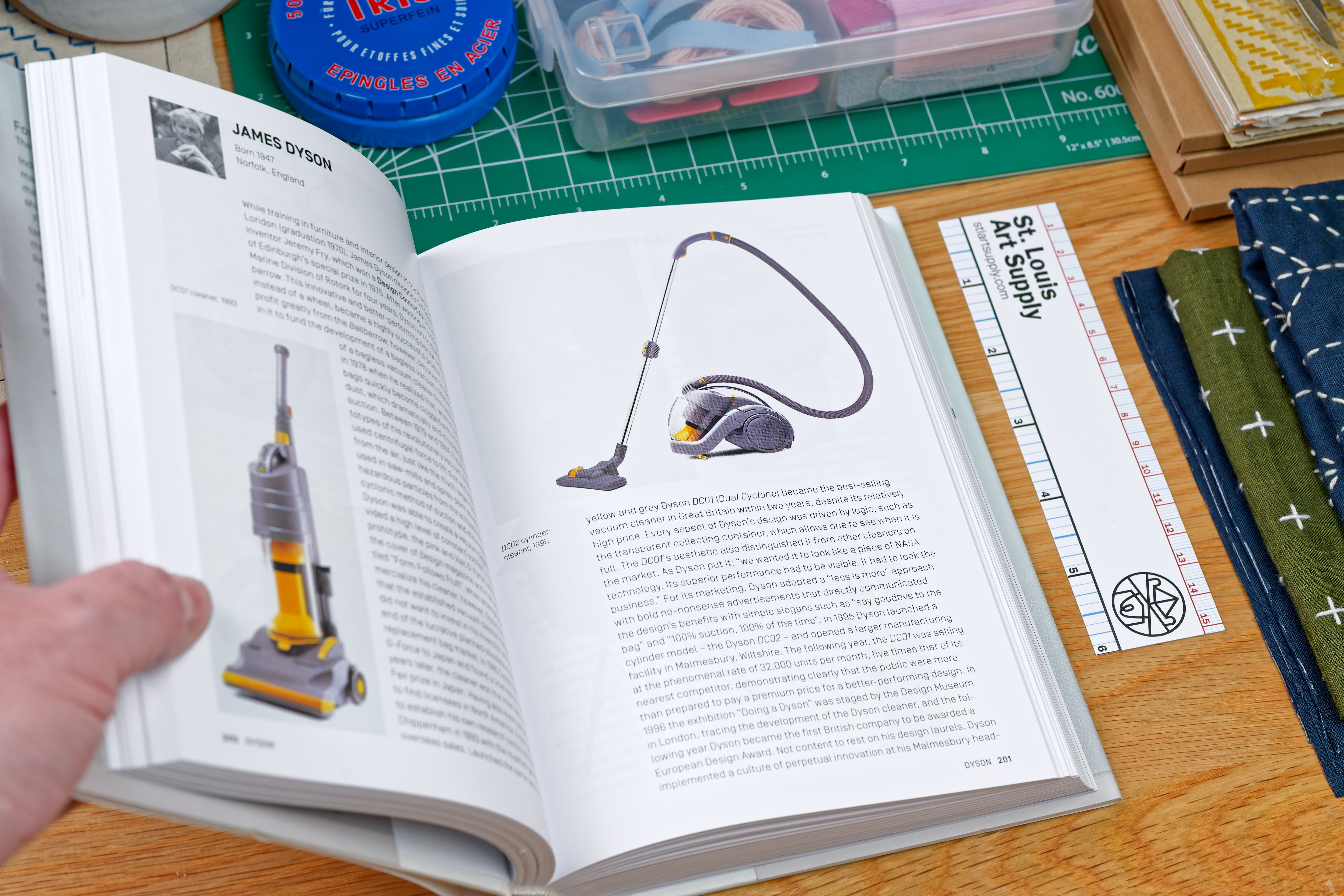 Industrial Design A-Z (Bibliotheca Universalis)