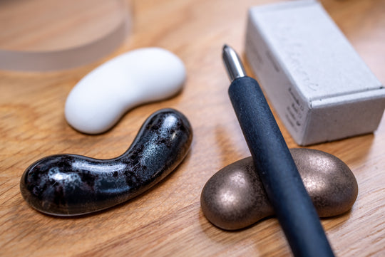 Hasami Pen Rest, Kindei (Reactive Gold)