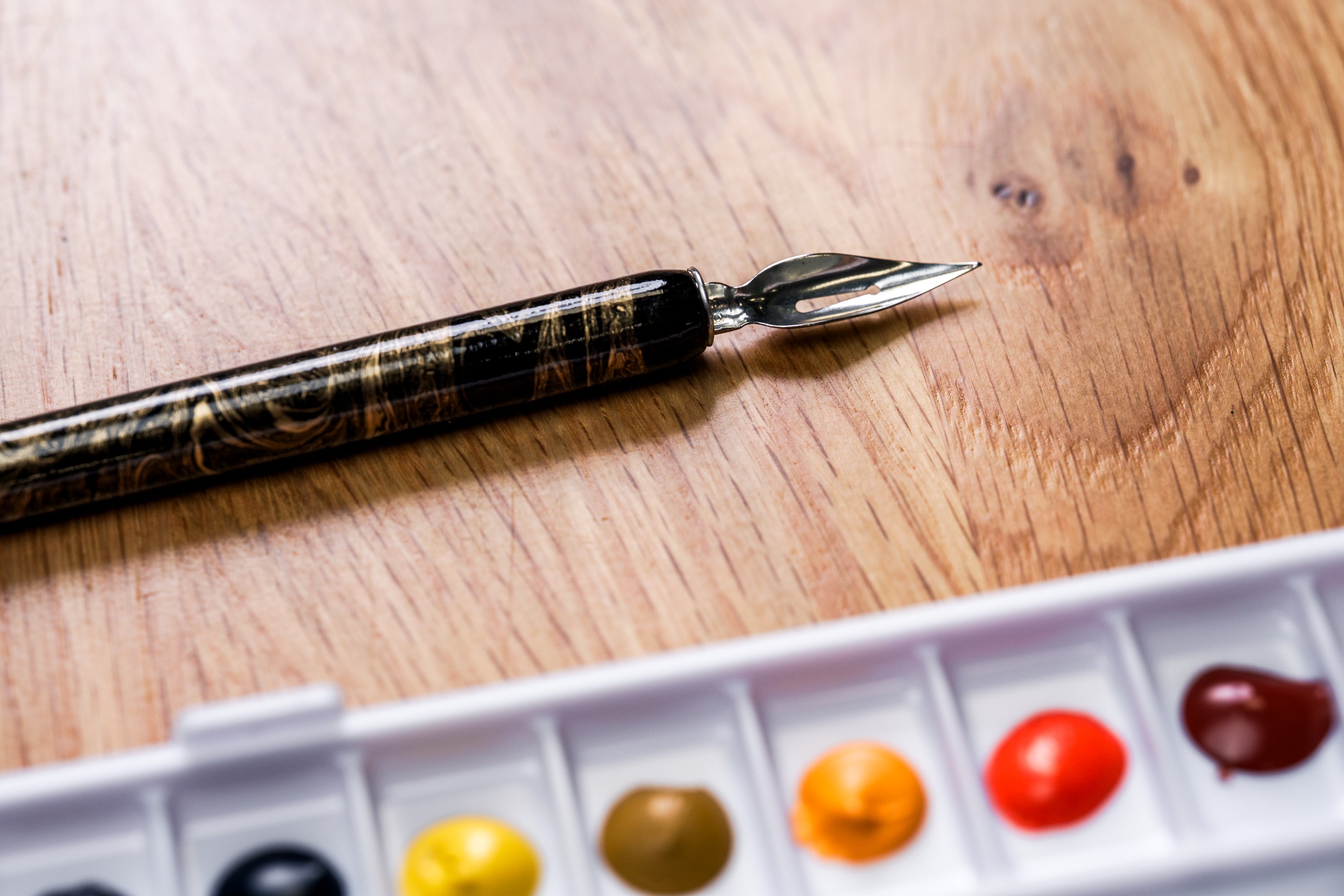 Basic Pen Nib Holder, Marbled Black/Gold