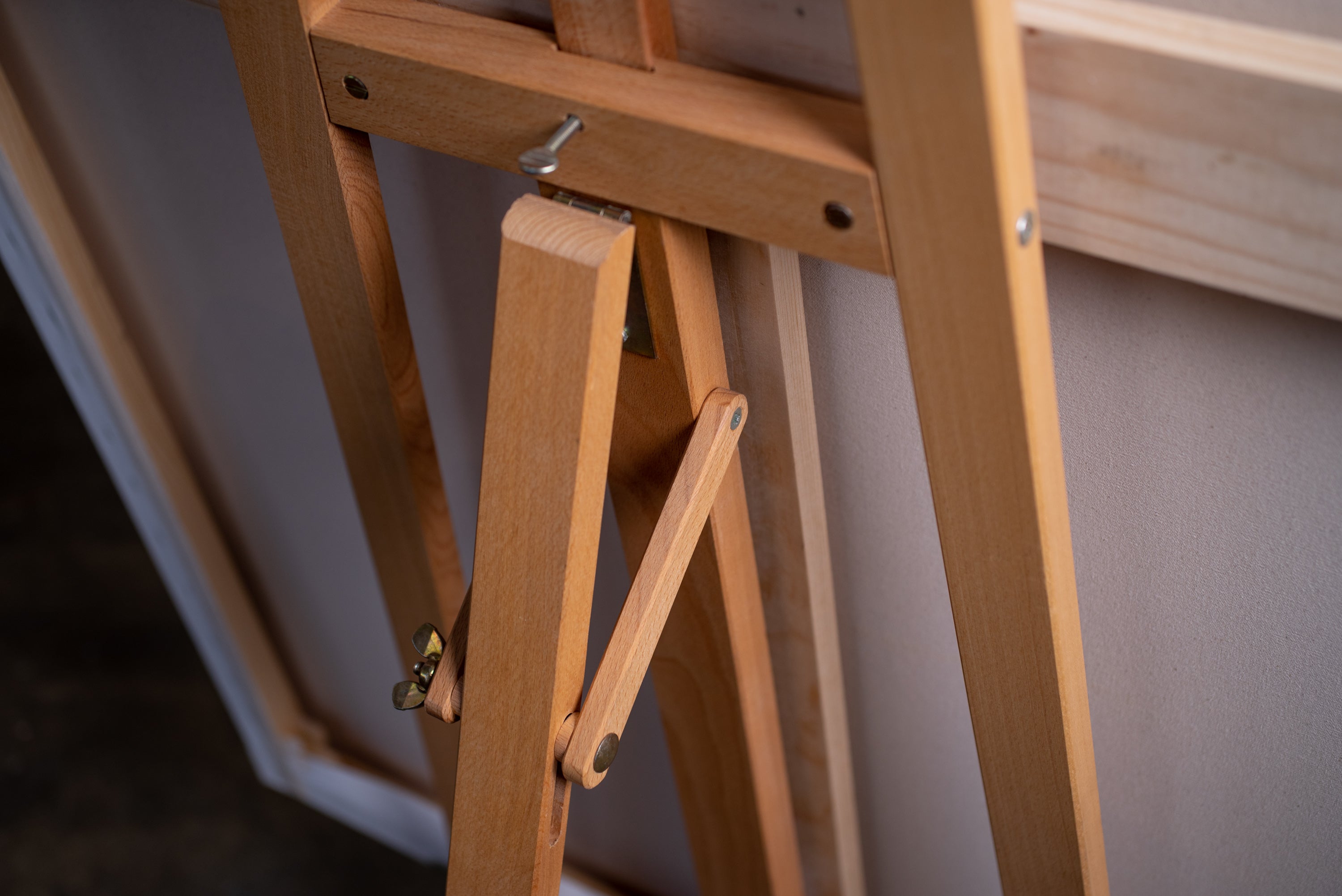 Oiled Beechwood Lyre Easel 🚚