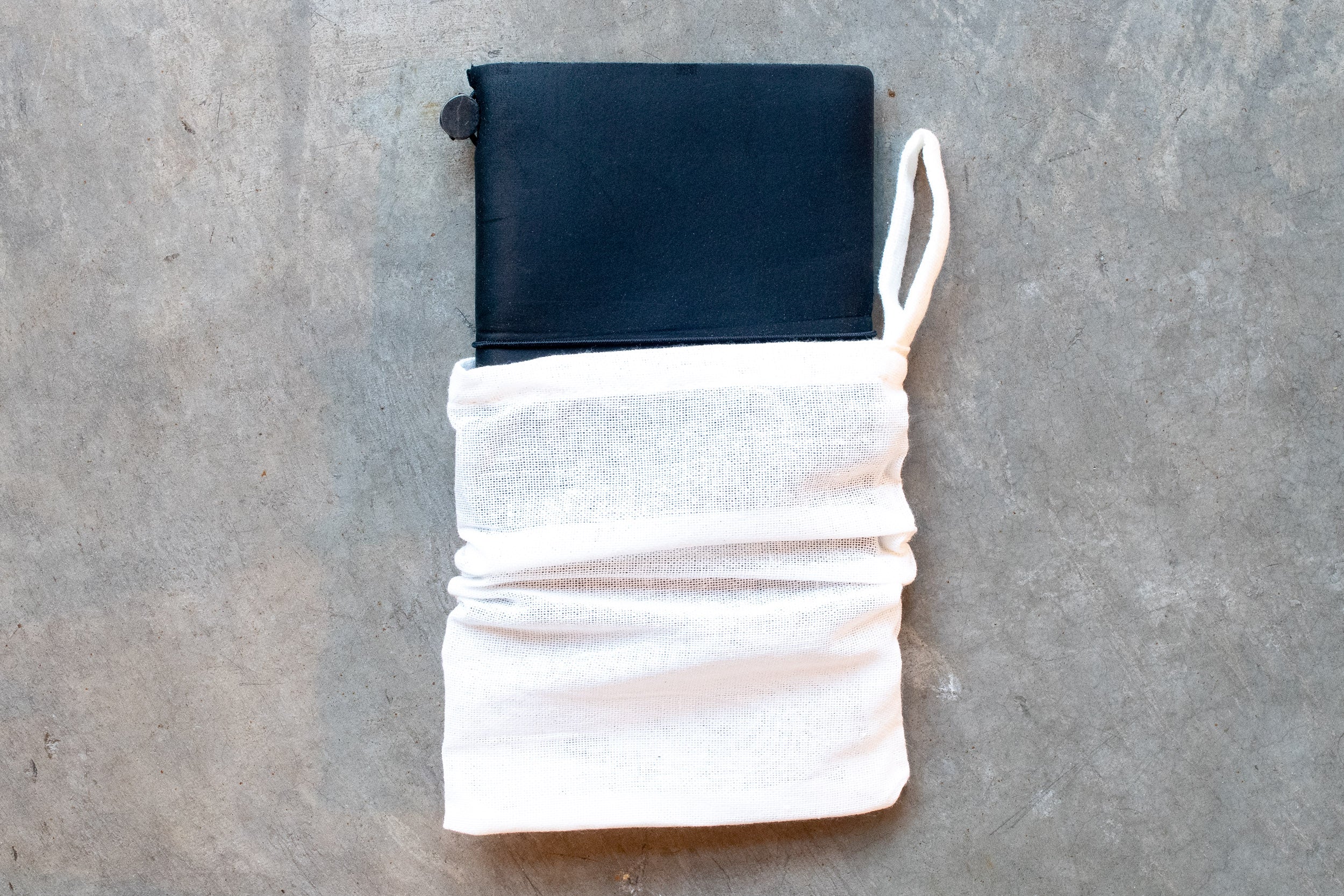 Traveler's Notebook Starter Set, Passport Size, Black - St. Louis Art Supply