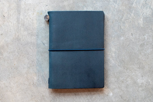 Traveler's Notebook Starter Set, Passport Size, Blue - St. Louis Art Supply