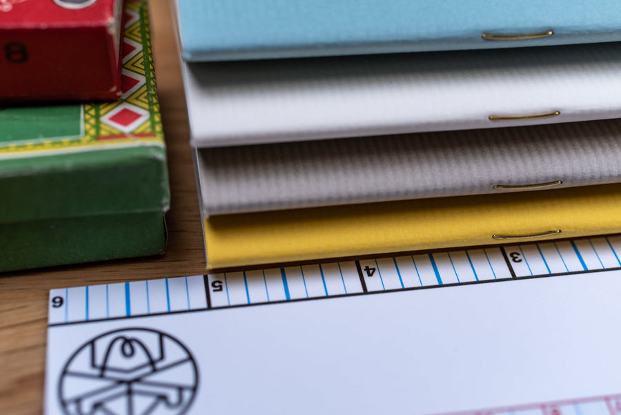 Laconic Style Notebook: Weekly