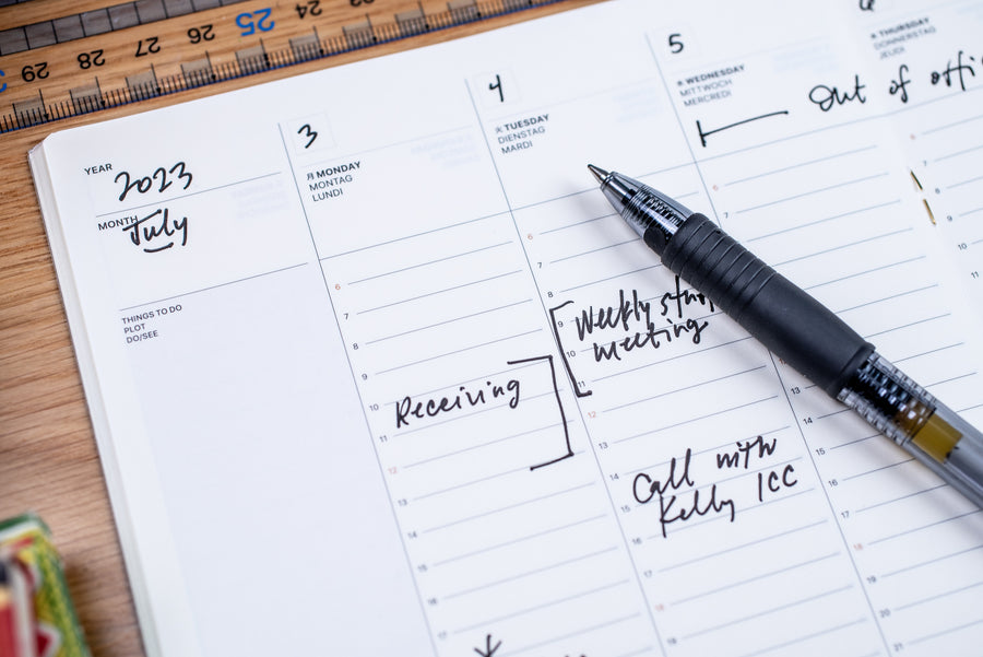 Laconic Style Notebook: Weekly